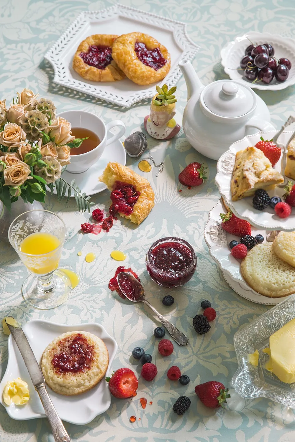 Sutherland Furniture Strawberry Thief plaid vogels