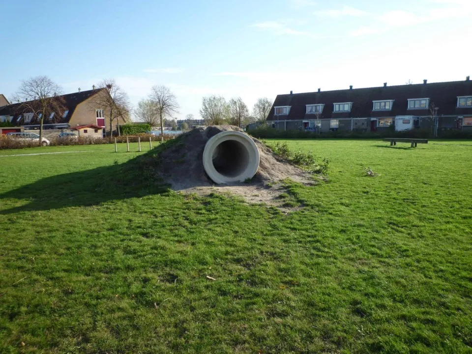 Jaap de Vries Betontunnel hondentunnel voor hondenparcours