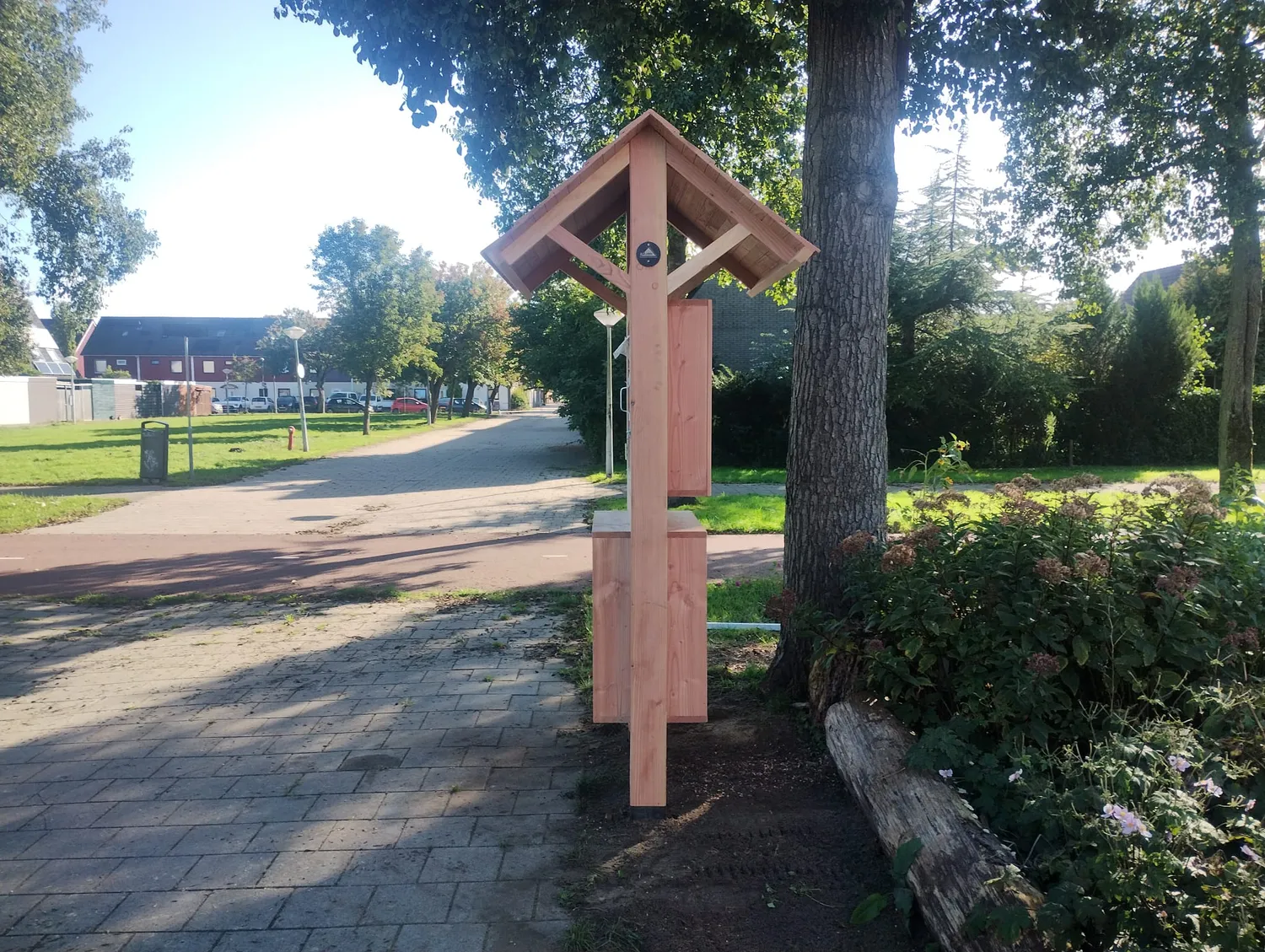 Jaap de Vries Belfast insectenhotel combi vitrinekast eiken