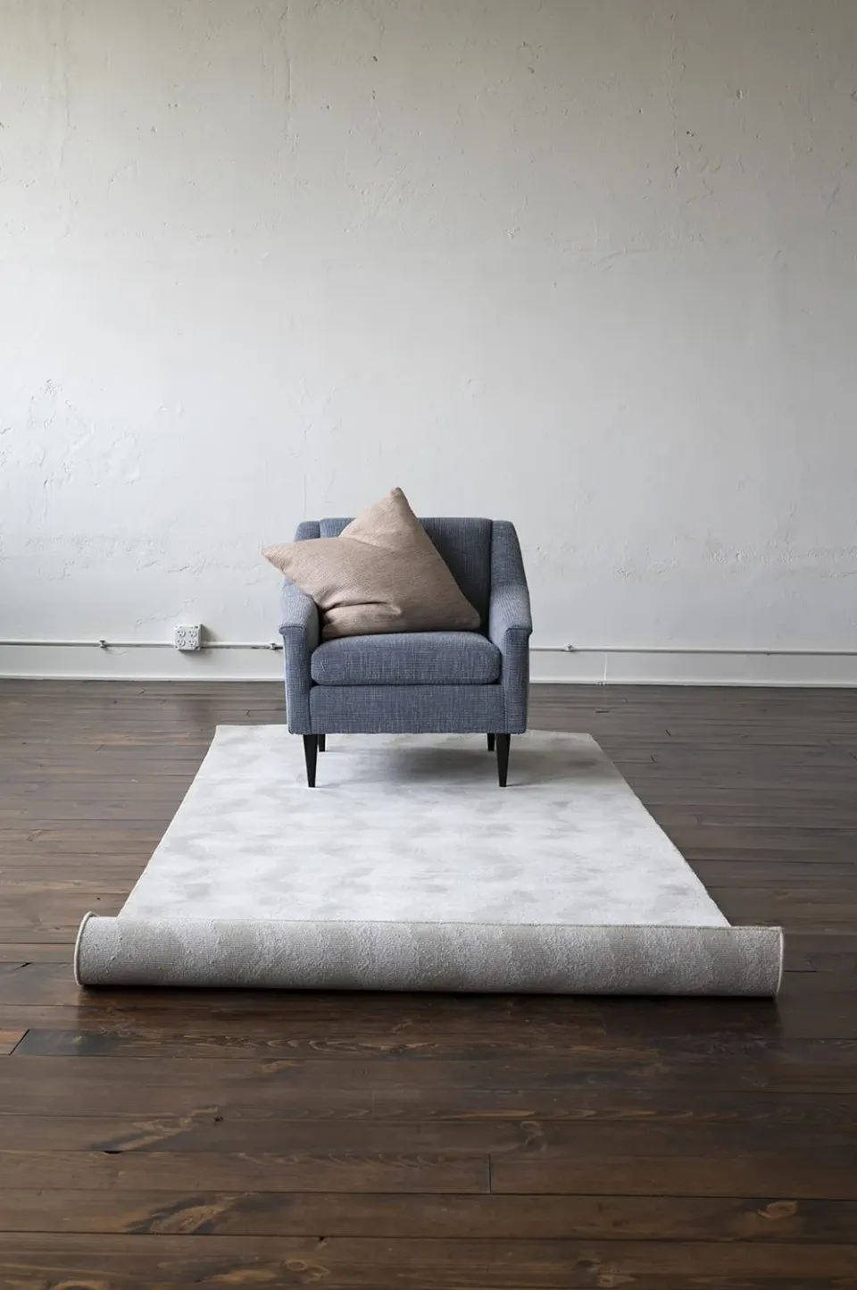 Sutherland Furniture Vibrato Tibetan Knot knoop