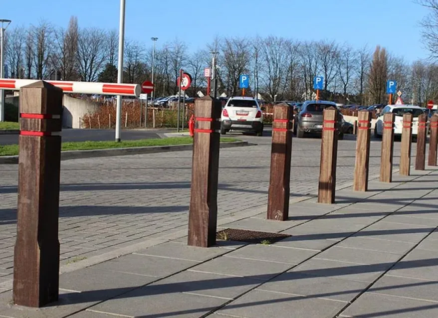 Jaap de Vries Graz anti-parkeerpaal hardhout reflectie