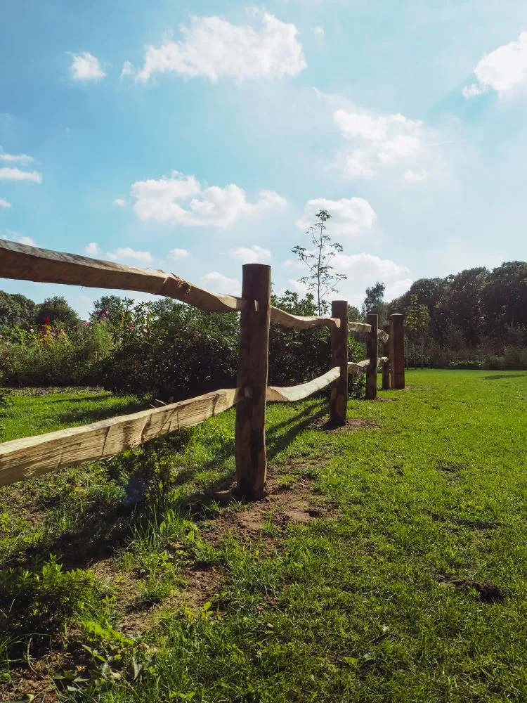 Jaap de Vries Producties Post Rail Bordeaux hekwerk kastanjehout
