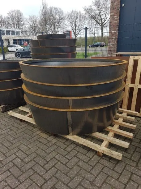 Groundlevel Doesburg plantenbak cortenstaal rond taps