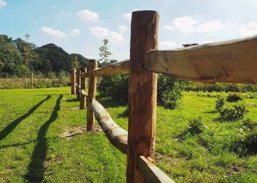 Jaap de Vries Producties Post Rail Bordeaux hekwerk kastanjehout