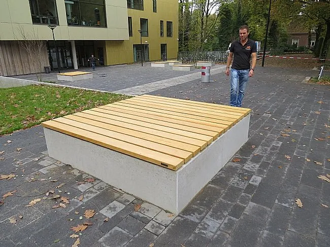 Groundlevel College Samson zitelement beton vandalismebestendig
