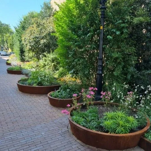 Groundlevel Doesburg plantenbak cortenstaal rond taps