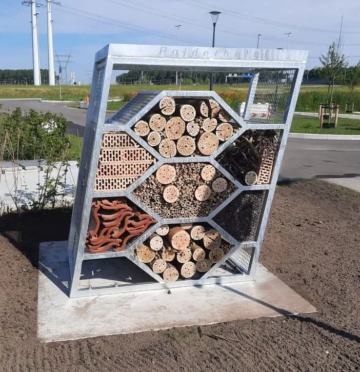 Jaap de Vries Greytown insectenhotel staal betonplaat