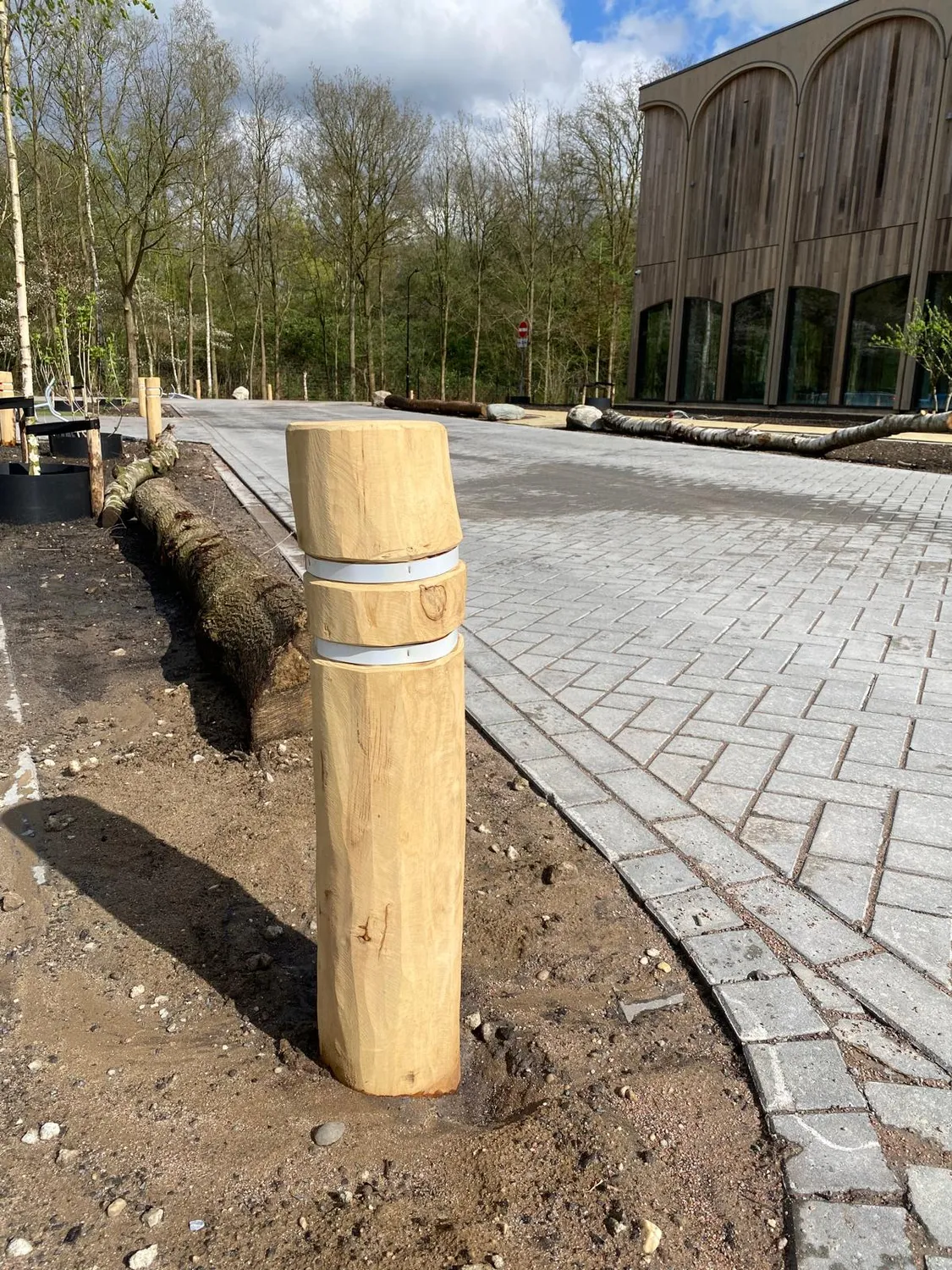 Jaap de Vries Wolfsburg anti-parkeerpaal hout reflectie