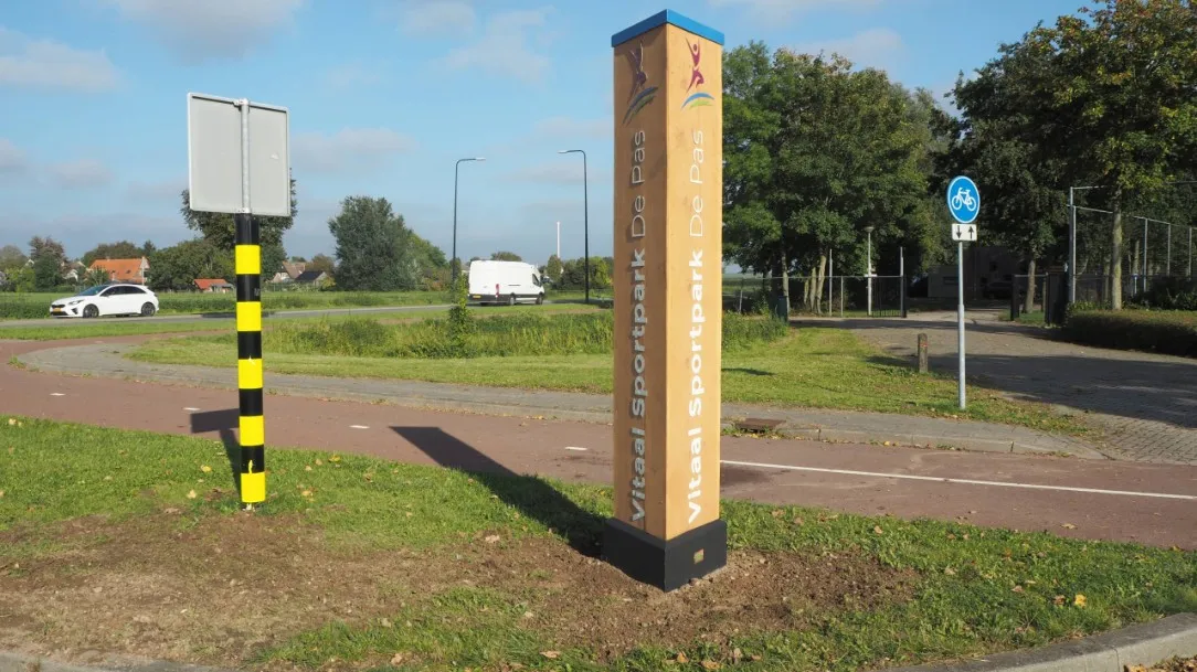 Jaap de Vries Amersfoort informatiezuil hout 300 cm