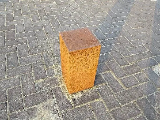 Groundlevel Fred afzetpaal CorTenstaal 90x90