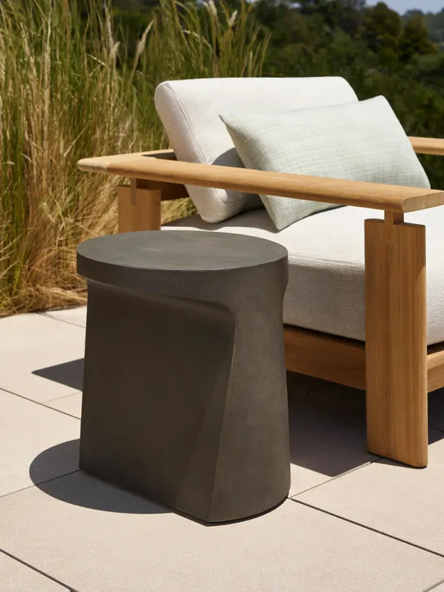 Sutherland Furniture Gulassa Taglio tuintafel grijs beton