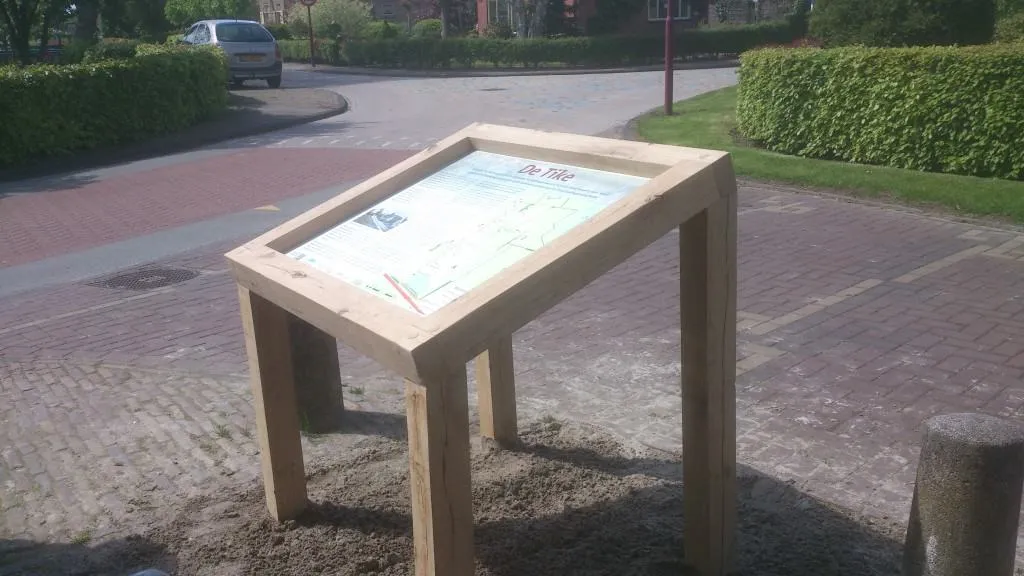 Jaap de Vries Gouda informatiebord lessenaar hout UV-laminaat