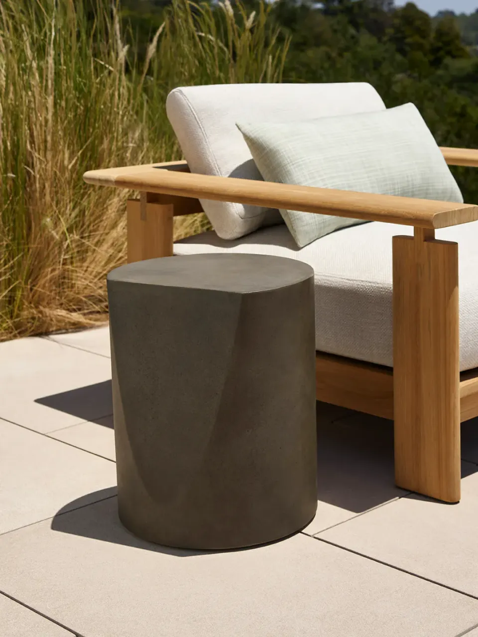 Gulassa GFRC Koi Table tuintafel grijs beton