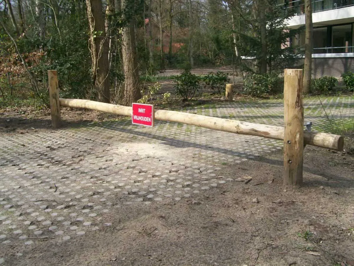 Jaap de Vries Calais slagboom kastanjehout rond