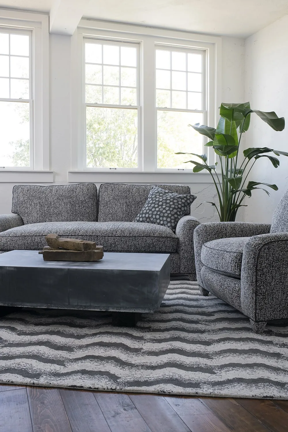 Sutherland Furniture Vibrato Tibetan Knot knoop