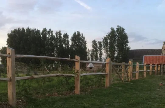Jaap de Vries Producties Post Rail Bordeaux hekwerk kastanjehout
