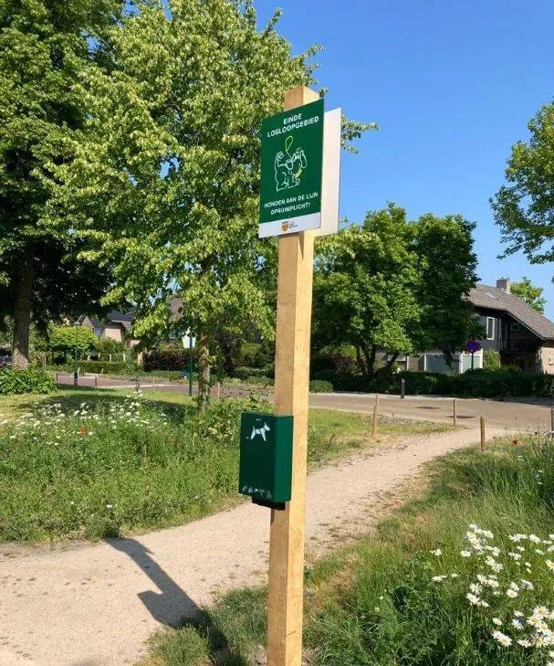 Jaap de Vries Producties Brugge aanduidingspaal eiken dubbel bord