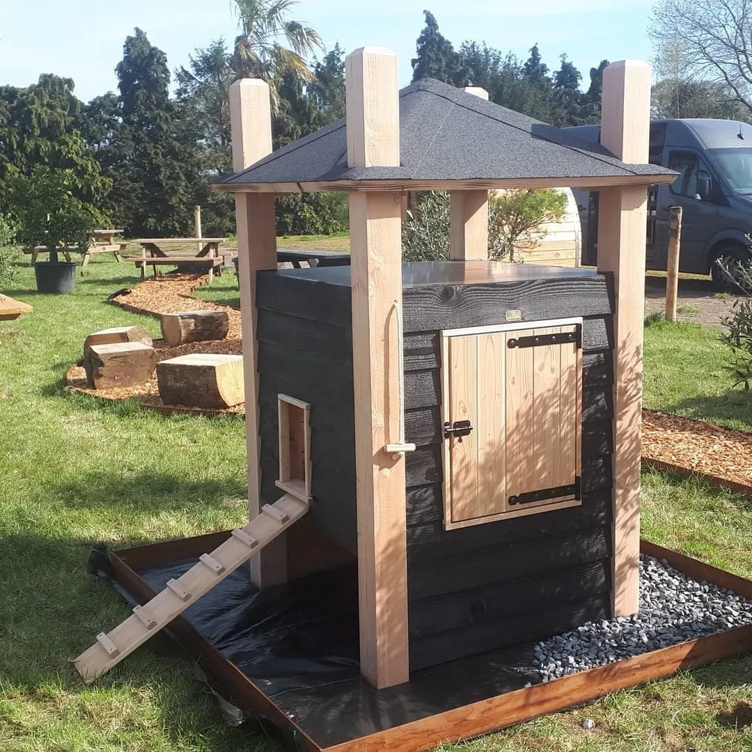 Jaap de Vries Producties Garderen dierenhok hout
