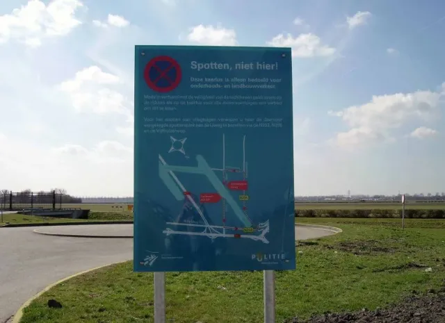 Jaap de Vries Schiphol informatiebord hout full-colour