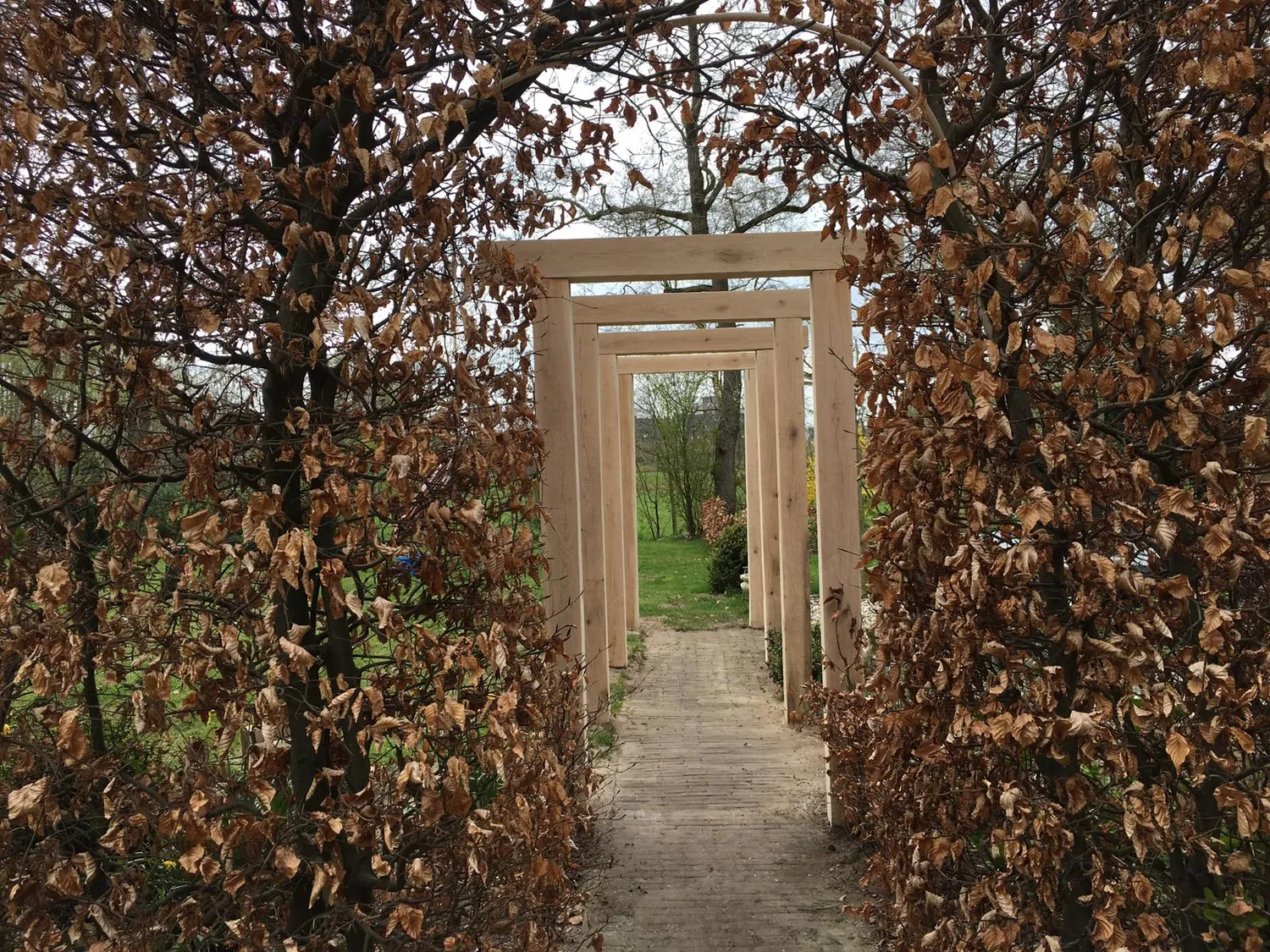 Jaap de Vries Doorkijkje poort eikenhout 300x180 cm