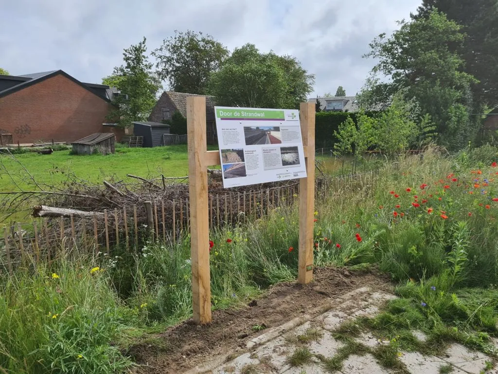 Jaap de Vries Zwolle informatiebord lessenaar hout full-colour