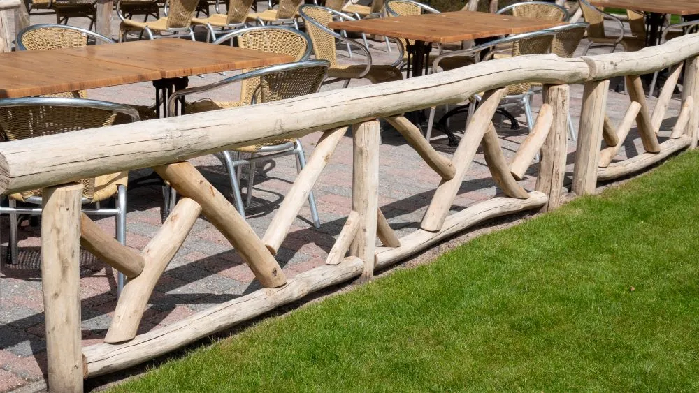 Jaap de Vries Producties Lyon hekwerk robinia maatwerk